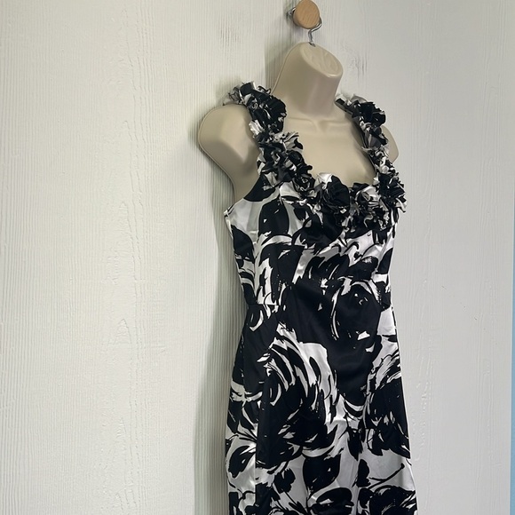 White House Black Market - NWT Abstract Ruffle Strap Wiggle Cocktail Dress SZ 6 - Picture 4 of 14